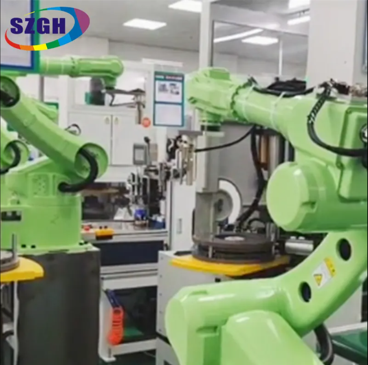 روبوت آلي تلقائي لالتقاط ووضع المواد، ماكينة CNC، روبوت صناعي بستة محاور، ذراع آلية تلقائية، روبوت صناعي للتحميل والتفريغ.